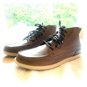 OluKai Men’s leather chuka boot sz. 9.5 NEW